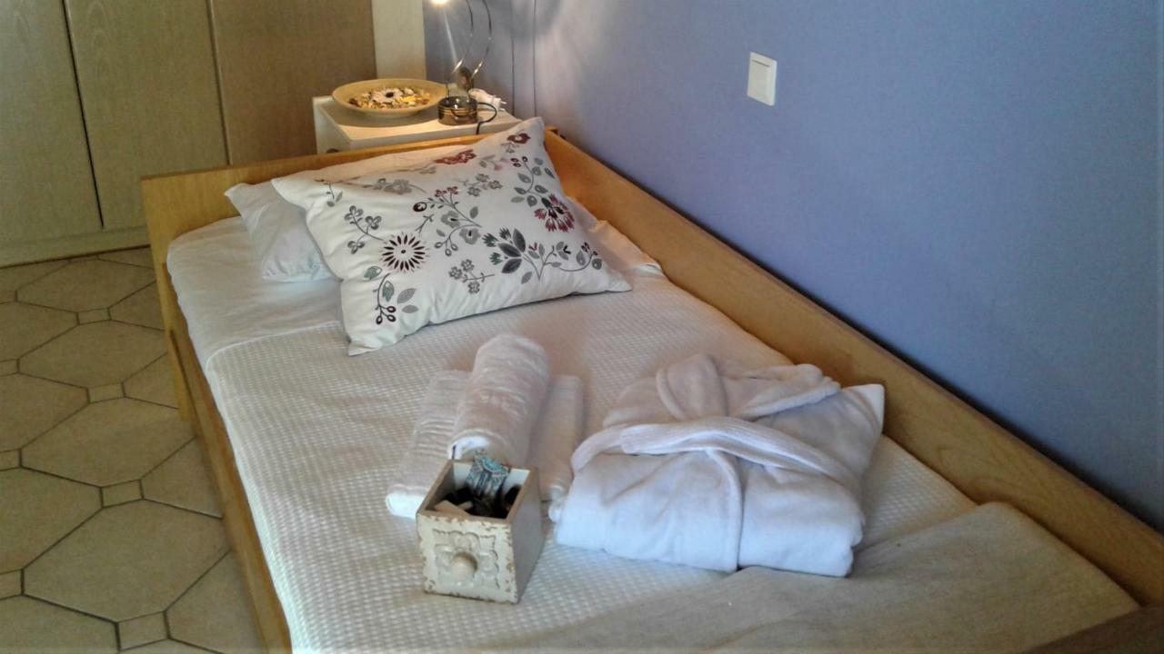 Villa "Eva" - Entire Beachfront Holiday Home - 4S Agia Marina  Екстериор снимка