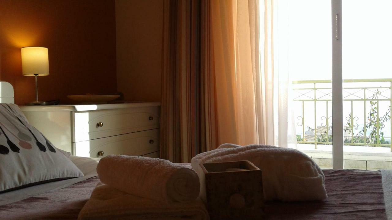Villa "Eva" - Entire Beachfront Holiday Home - 4S Agia Marina  Екстериор снимка